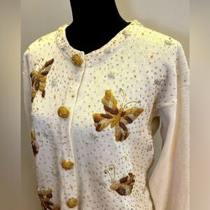 Amazing vintage beaded cardigan! Butterflies, ladybug, dragonfly- oh my! Size M﻿